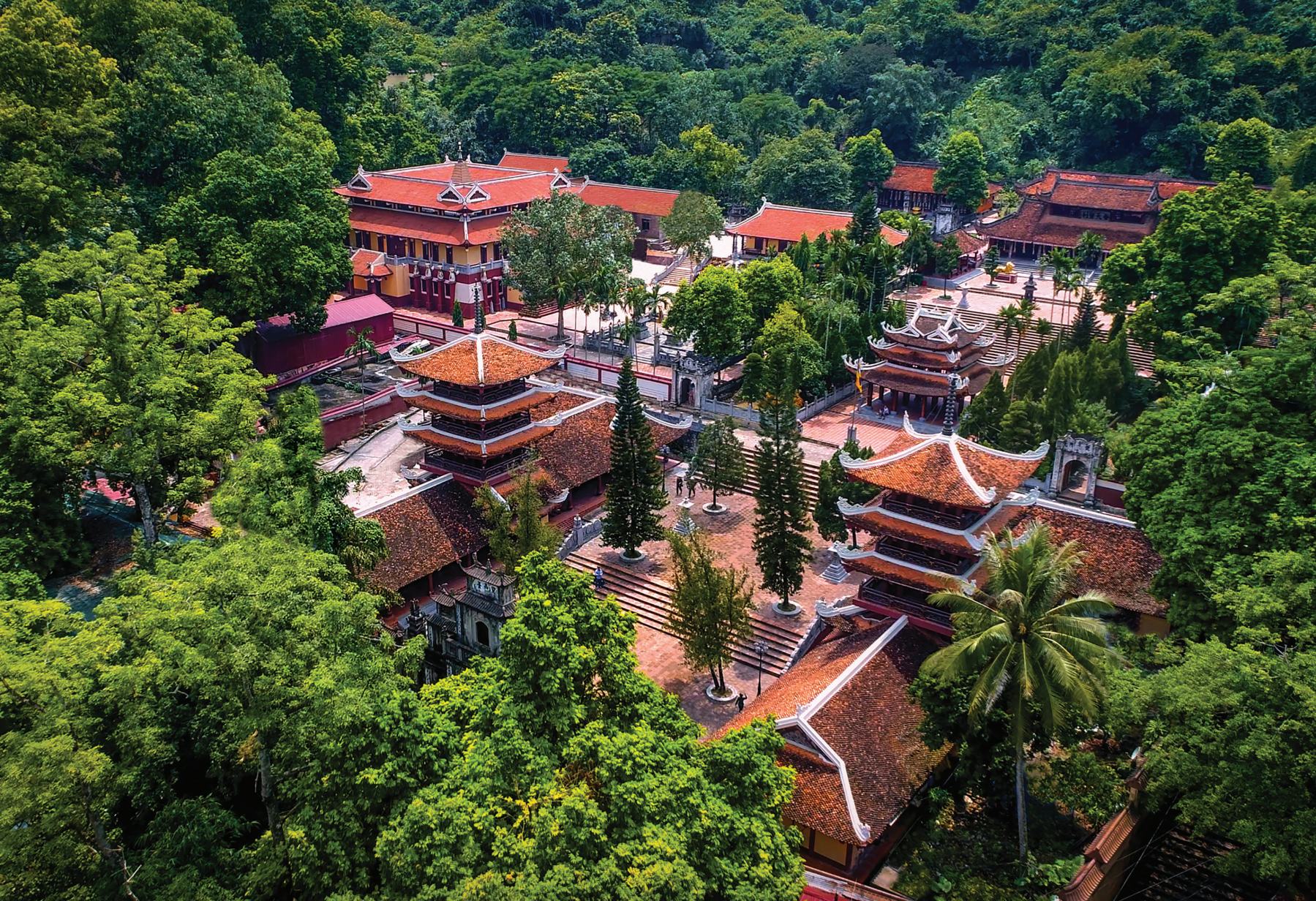 Toàn cảnh quần thể Chùa Hương